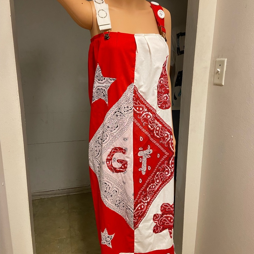GENUINE THREADZ  M L WHITE RED BANDANNA PAISLEY